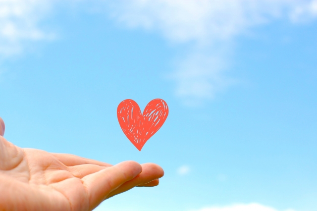 手のひらに浮かぶハート