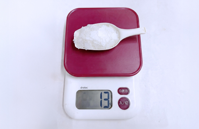 付属のスプーンですくったEPSOPIA（エプソピア）